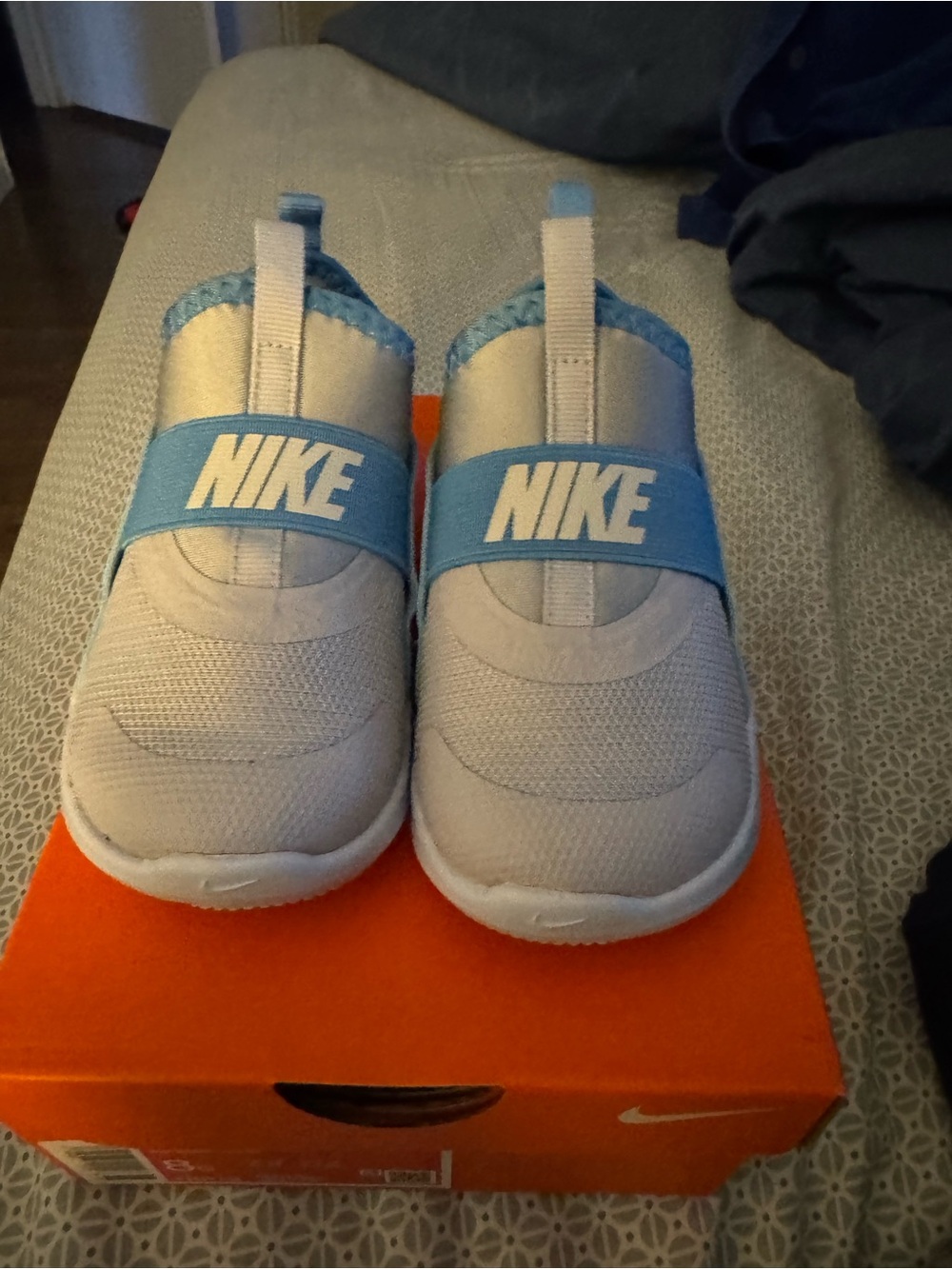 Nike Kids Flex Runner 4 - Toddler 8C - Light Blue and gray